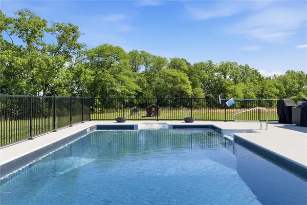 $1,200,000 | 20143 Tonganoxie Drive, Tonganoxie, KS 66086
