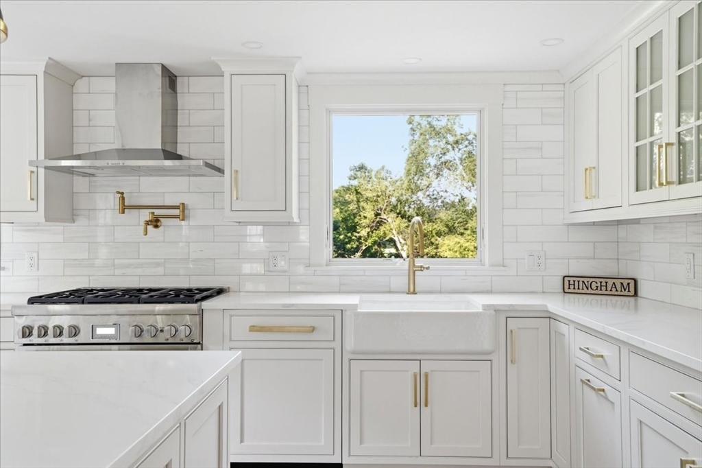 36 Smith Road Hingham, MA 02043 - Photo 3 of 41