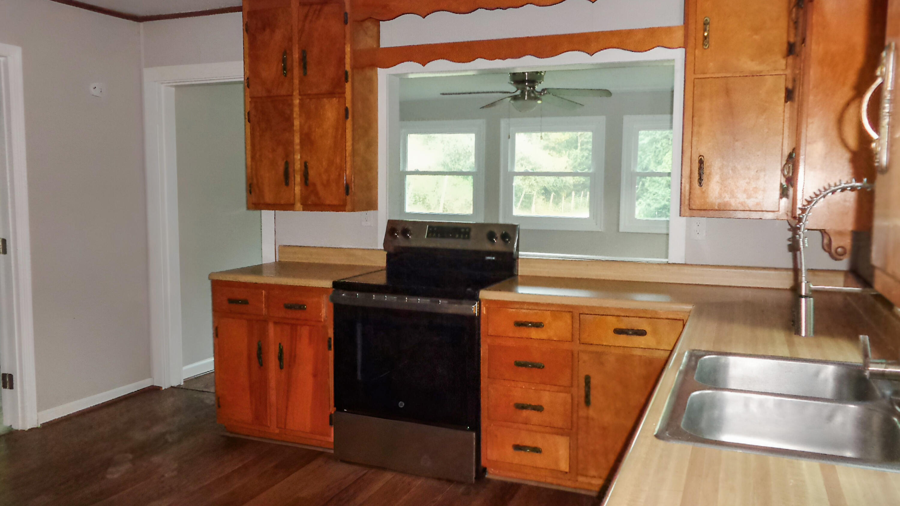 42 Powell Road Buchanan, VA 24066 - Photo 14 of 25 kitchen a