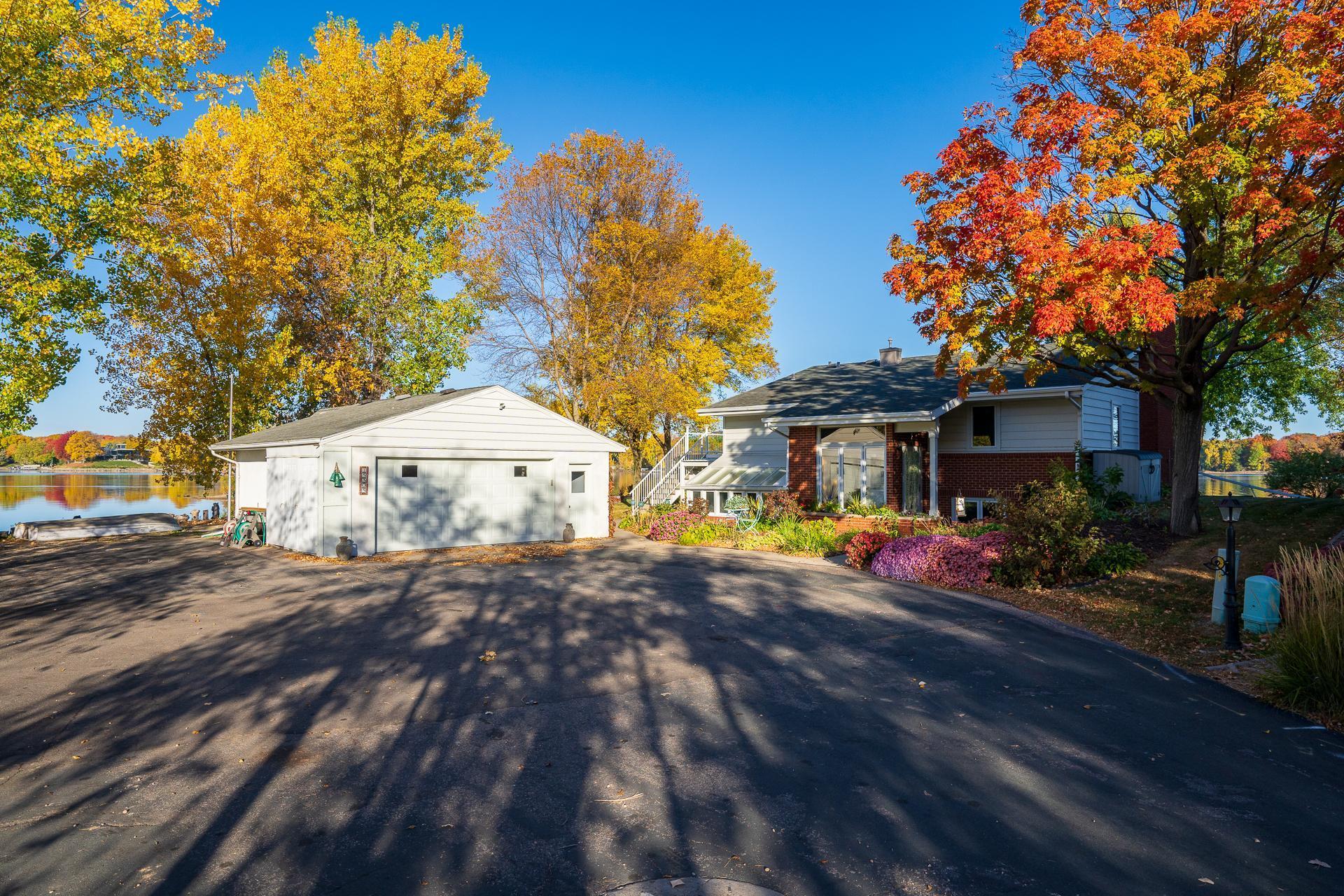 15305 Breezy Point Road Southeast Prior Lake, MN 55372 - Photo 6 of 71 Gallery Image 6