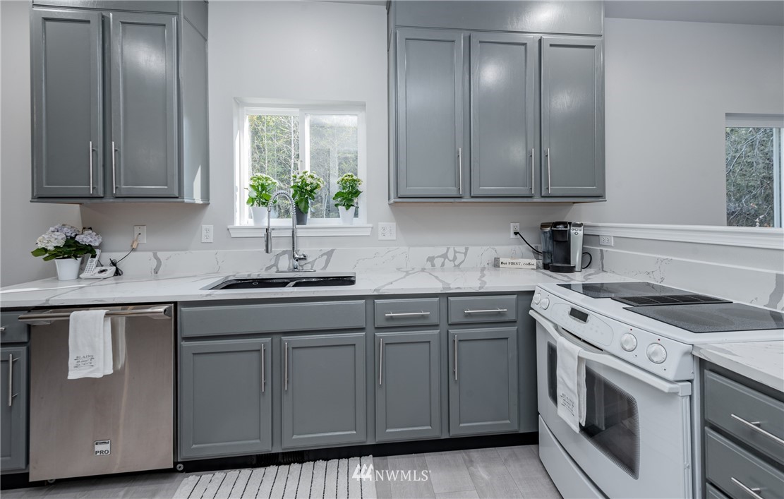6082 Birch Point Road Blaine, WA 98230 - Photo 12 of 40 Gallery Image 12