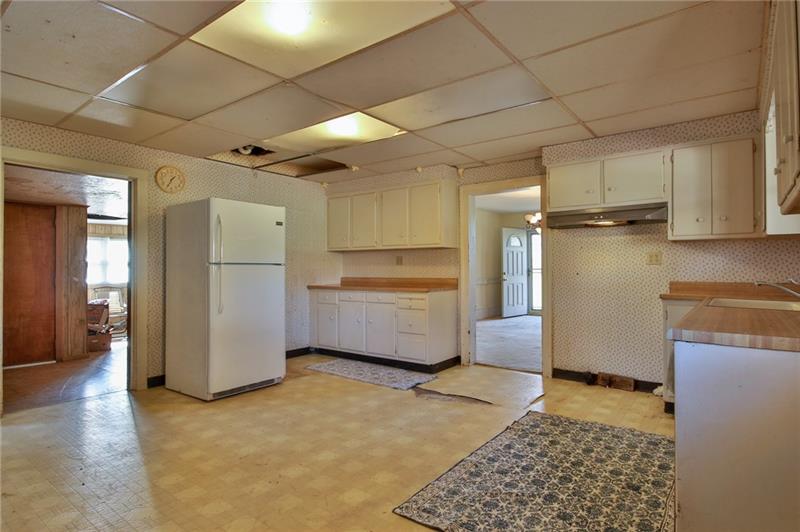 136 Colvin Road Greensboro, PA 15338 - Photo 14 of 25 sunroom off of kitchen.