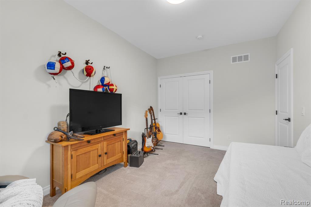 3166 Roma Wixom, MI 48393 - Photo 27 of 44 Gallery Image 27