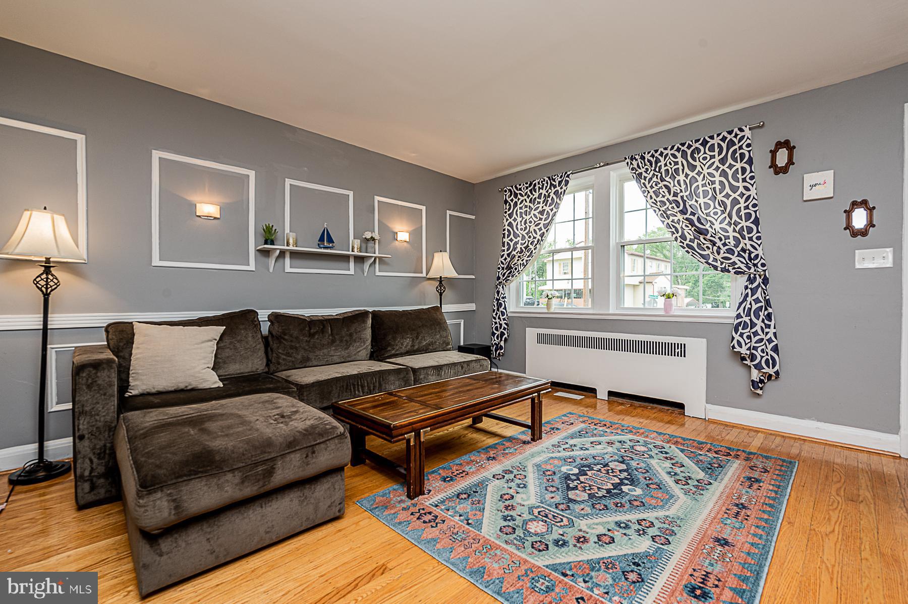 706 Braeside Road Baltimore, MD 21229 - Photo 11 of 28 Family Room with custom paint