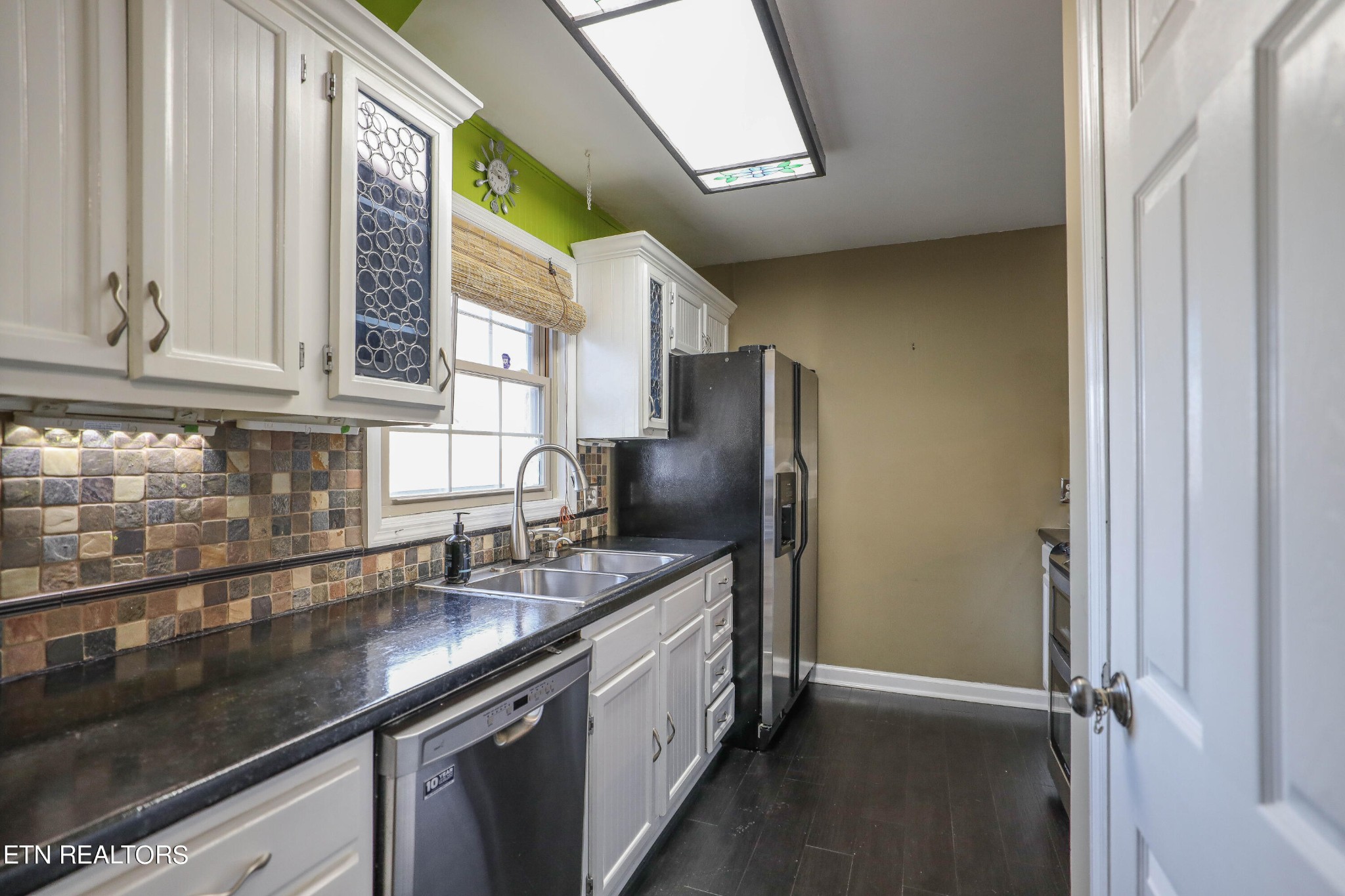 1340 Windamere Road Knoxville, TN 37923 - Photo 18 of 53 a kitchen with stainless steel appliances granite countertop a sink a refrigerator and a granite counter tops with a window