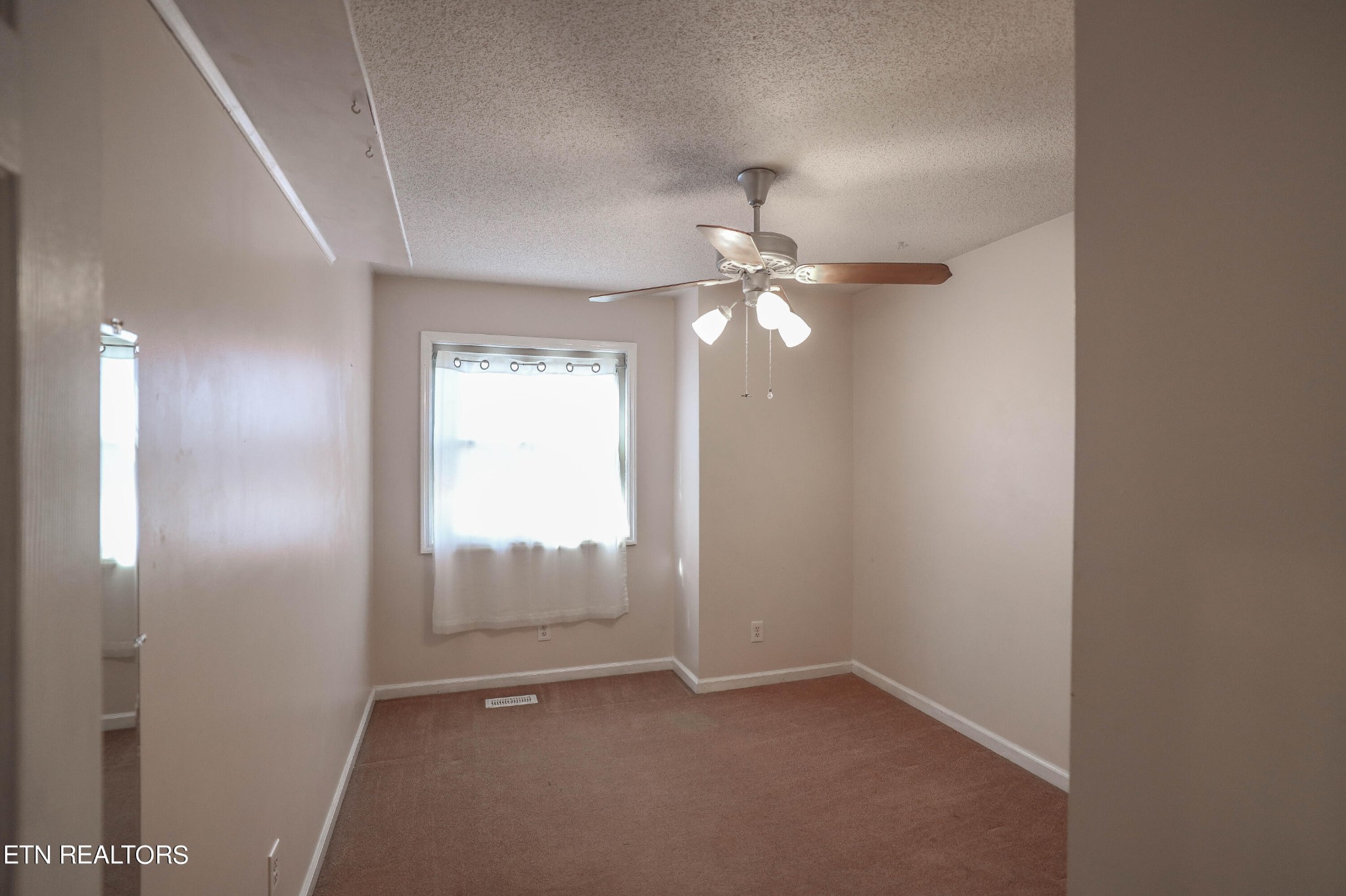 1340 Windamere Road Knoxville, TN 37923 - Photo 27 of 53 a view of an empty room with a window