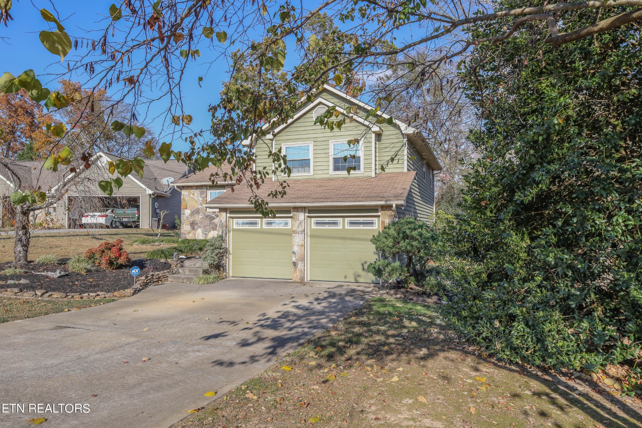 1340 Windamere Road Knoxville, TN 37923 - Photo 4 of 53 a view of a house with a yard
