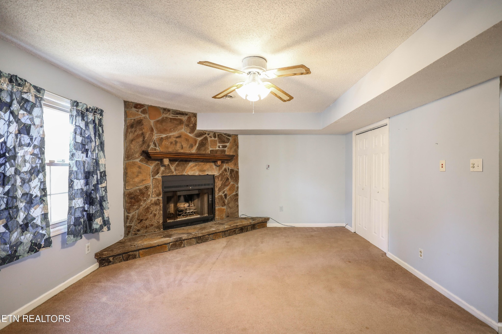 1340 Windamere Road Knoxville, TN 37923 - Photo 45 of 53 a view of a livingroom with a fireplace and fan
