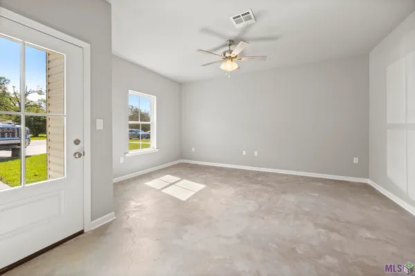 $1,800 | 18627 Greenwell Springs Road, Unit 2A, Central, LA 70739