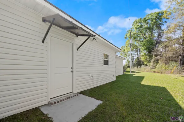 $1,800 | 18627 Greenwell Springs Road, Unit 2A, Central, LA 70739