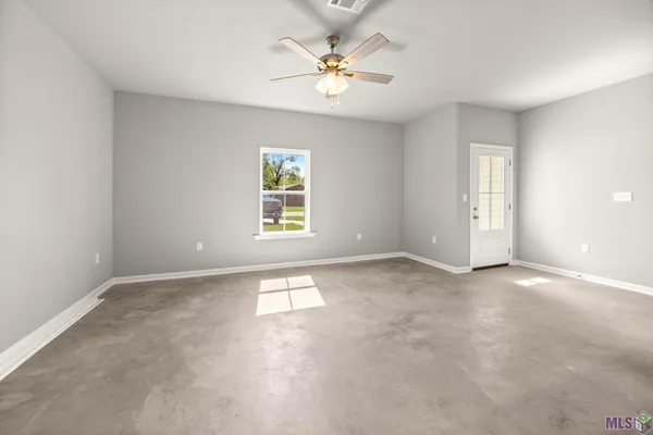 $1,800 | 18627 Greenwell Springs Road, Unit 2A, Central, LA 70739