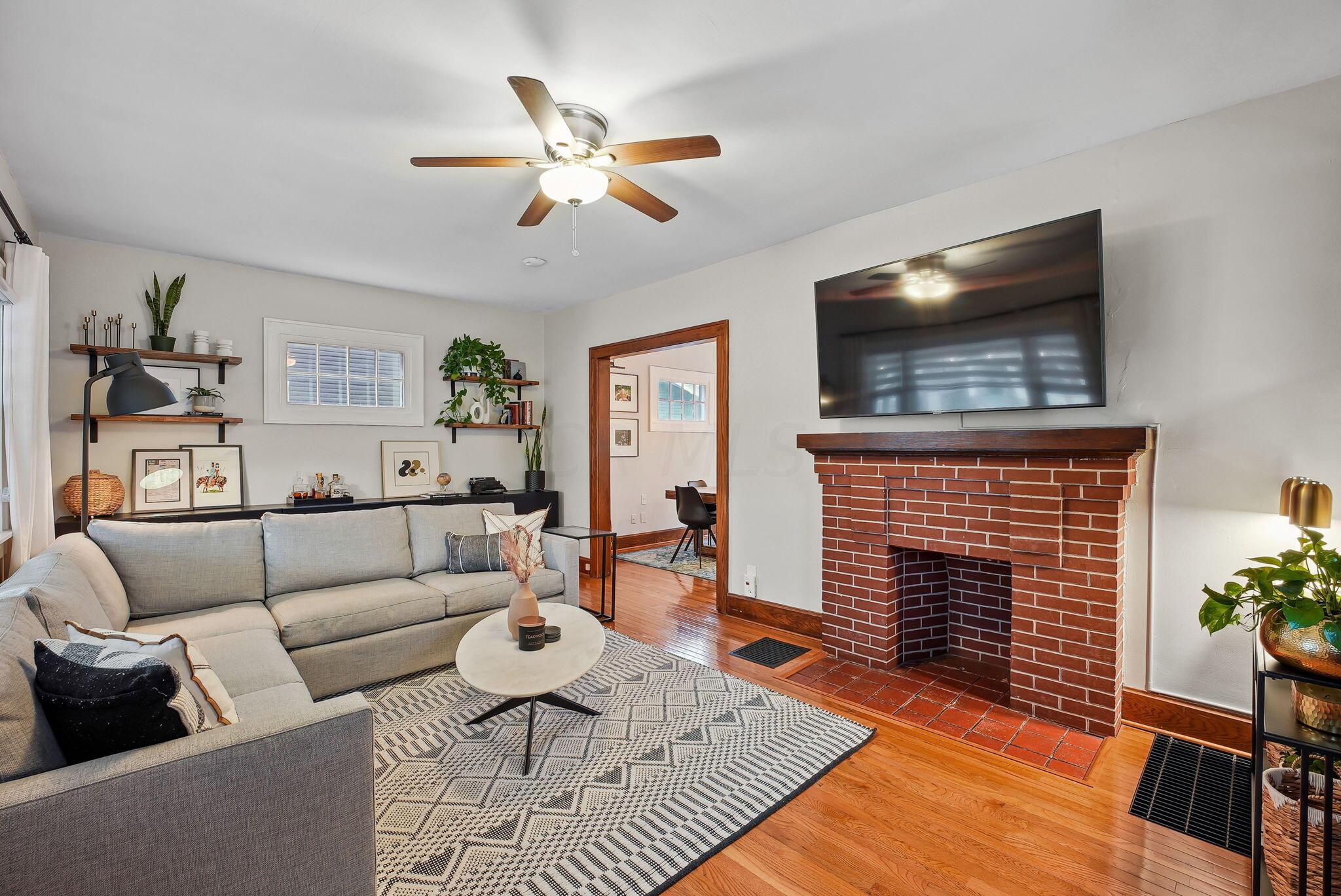 369 East Kelso Road Columbus, OH 43202 - Photo 6 of 48 Living room