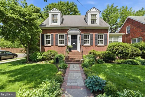 $1,050,000 | 100 East Monroe Avenue, Alexandria, VA 22301