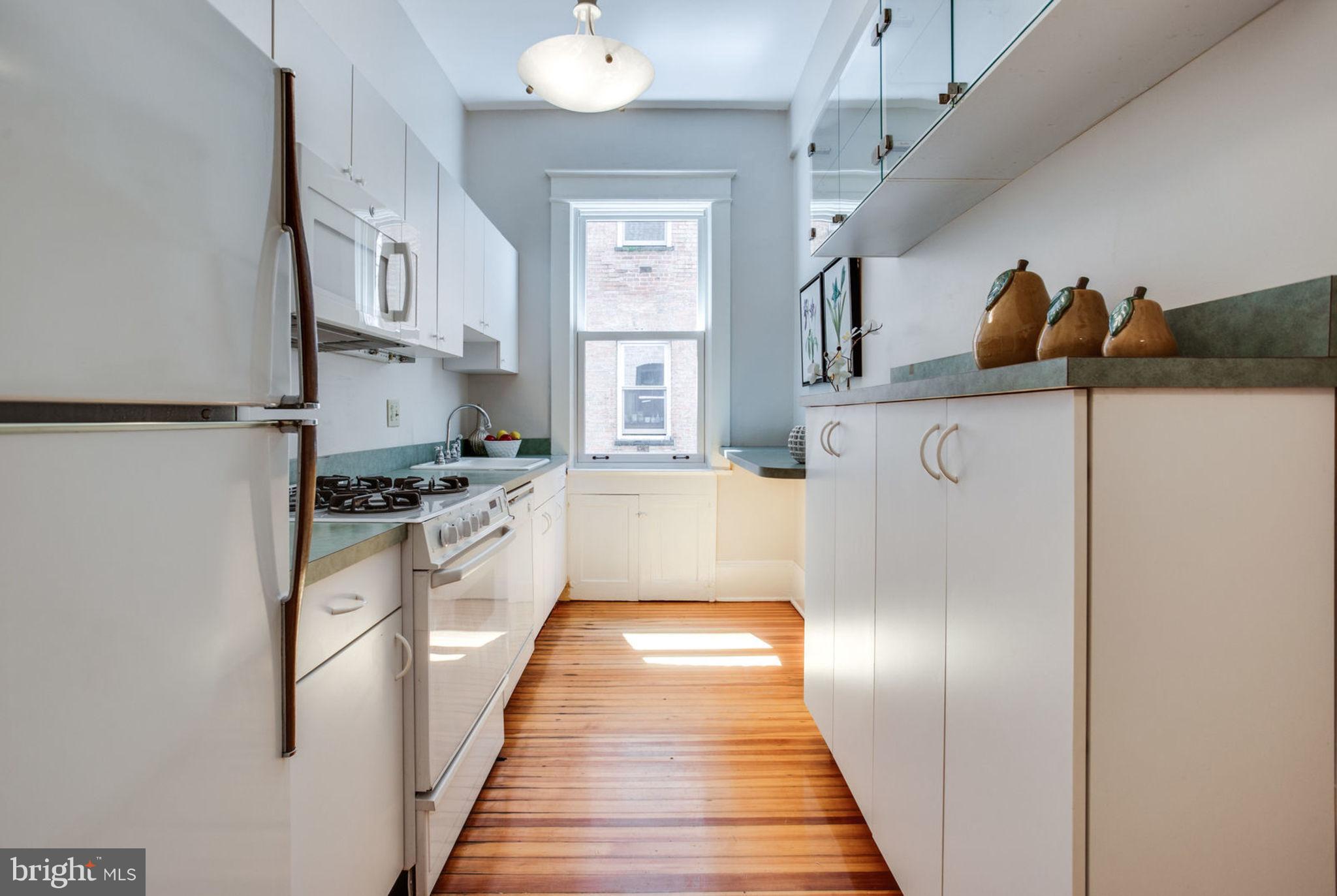 1736 Columbia Road Northwest, Unit 109 Washington, DC 20009 - Photo 8 of 11 Kitchen