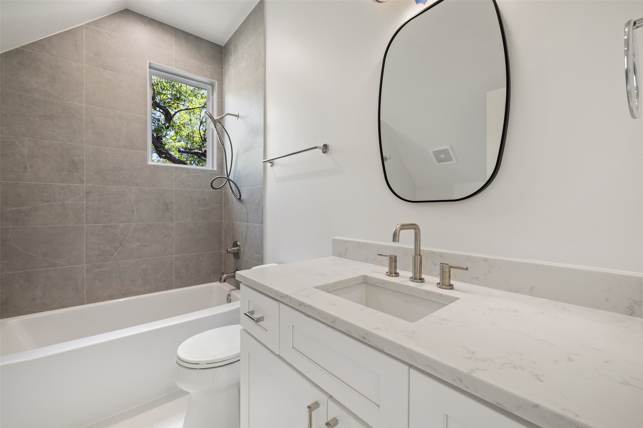 1800 Singleton Avenue Austin, TX 78702 - Photo 22 of 24