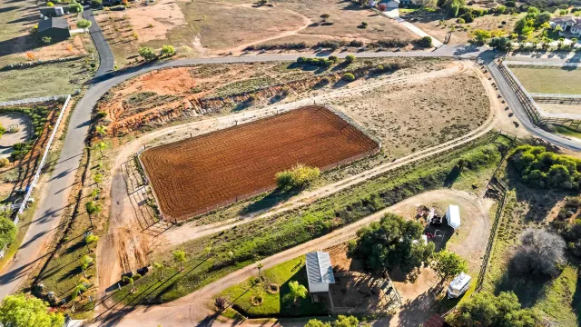a view of an outdoor space and city view