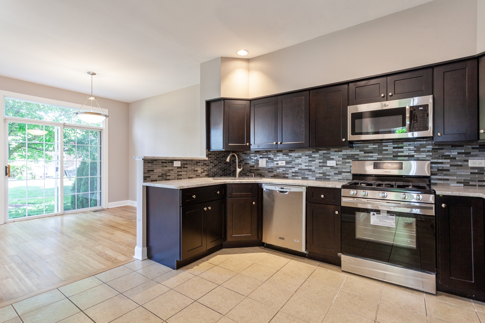 115 Chestnut Hills Circle, Unit 115 Burr Ridge, IL 60527 - Photo 8 of 20