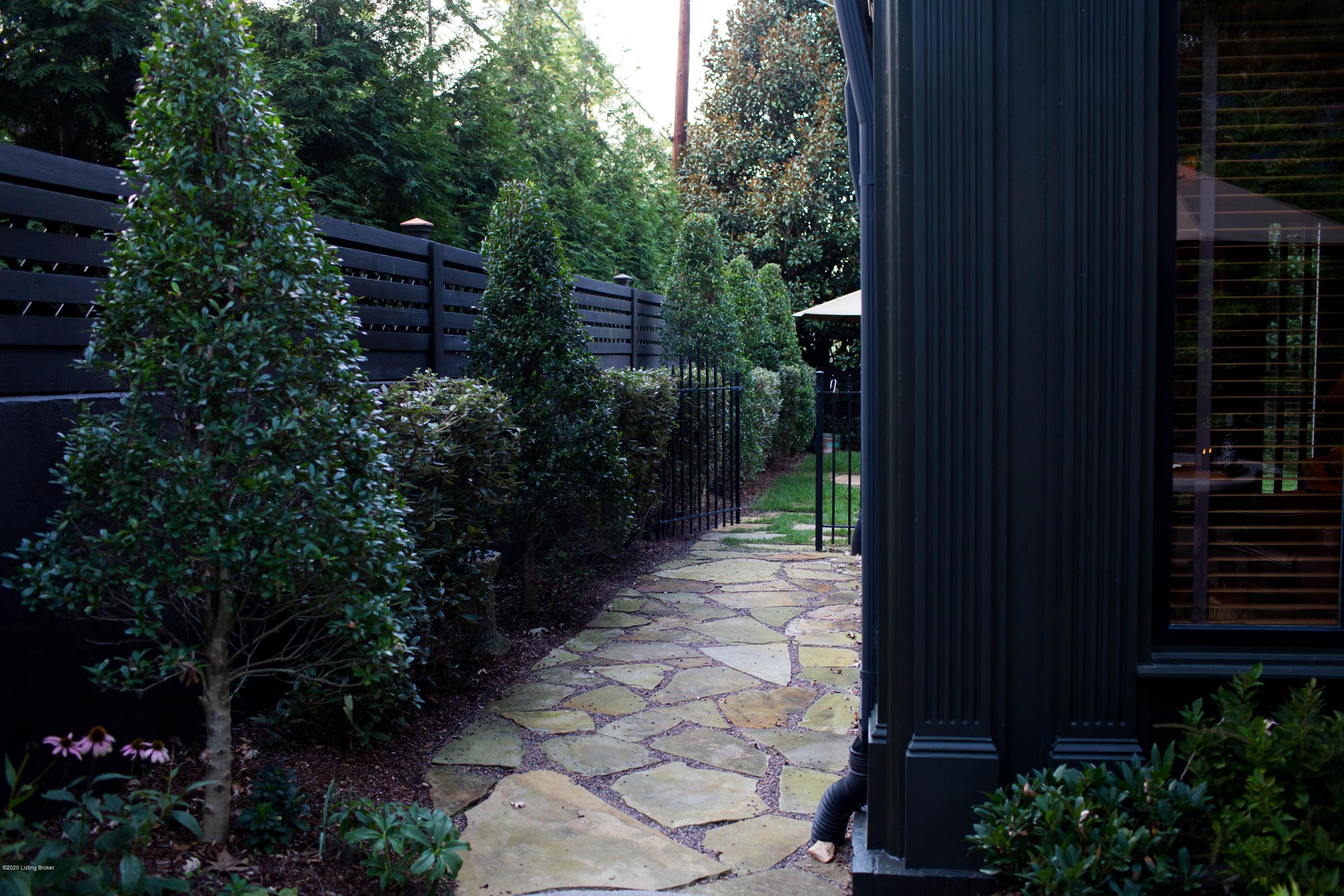 102 Valley Road Louisville, KY 40204 - Photo 24 of 31 Walkway
