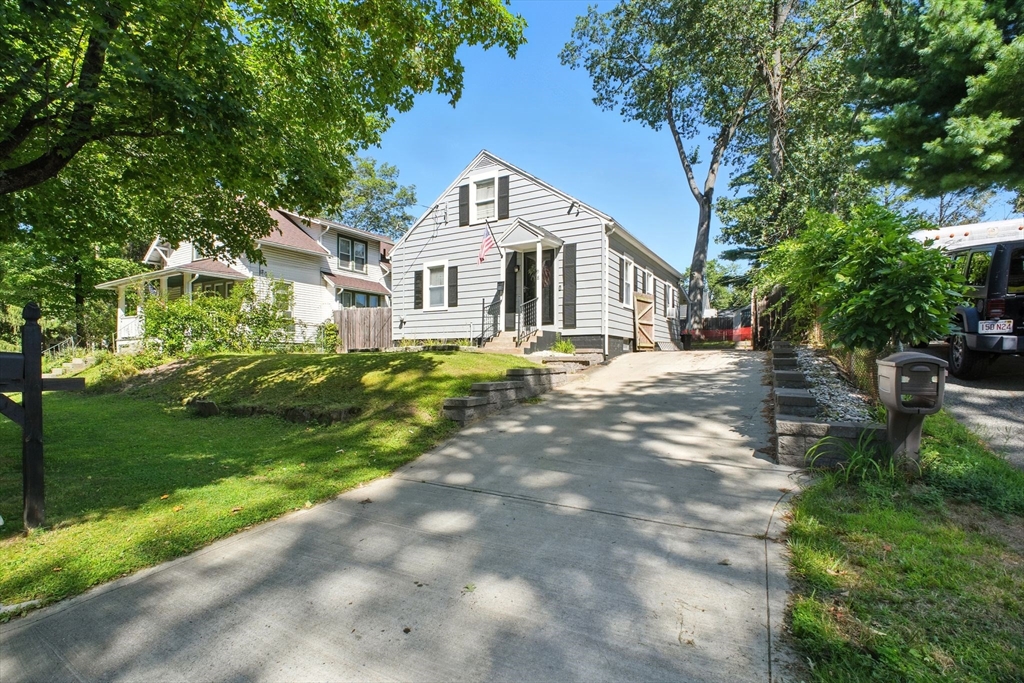 98 Rollins Street Springfield, MA 01109 - Photo 1 of 21