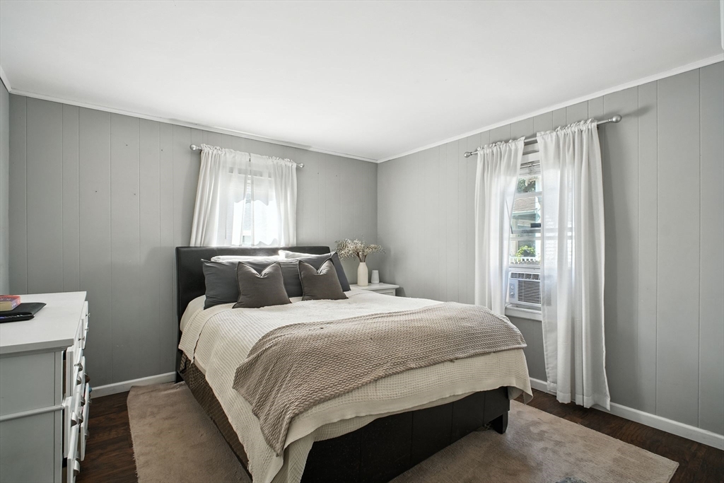 98 Rollins Street Springfield, MA 01109 - Photo 11 of 21