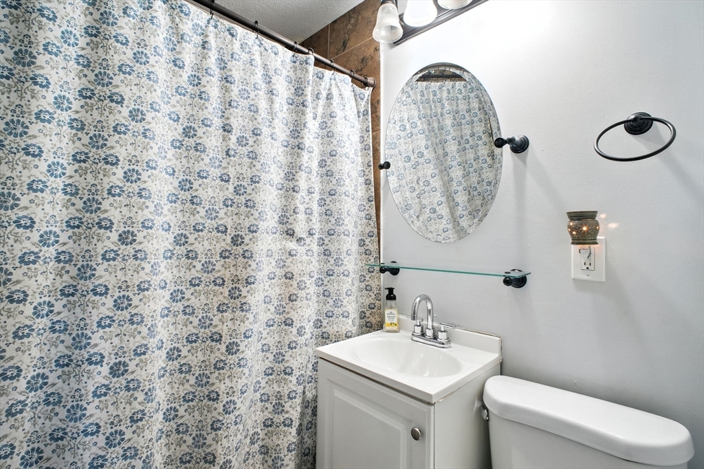 98 Rollins Street Springfield, MA 01109 - Photo 13 of 21