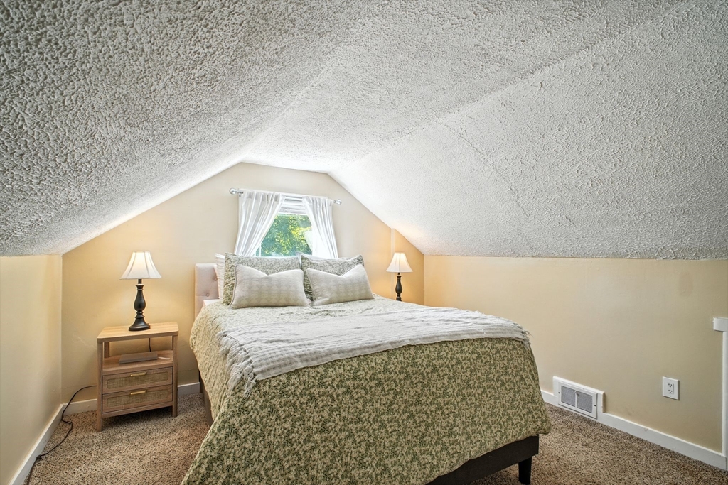 98 Rollins Street Springfield, MA 01109 - Photo 14 of 21