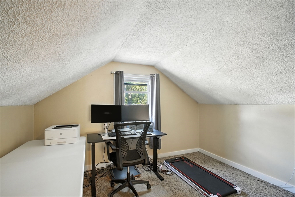 98 Rollins Street Springfield, MA 01109 - Photo 15 of 21
