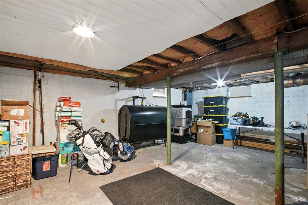 98 Rollins Street Springfield, MA 01109 - Photo 16 of 21