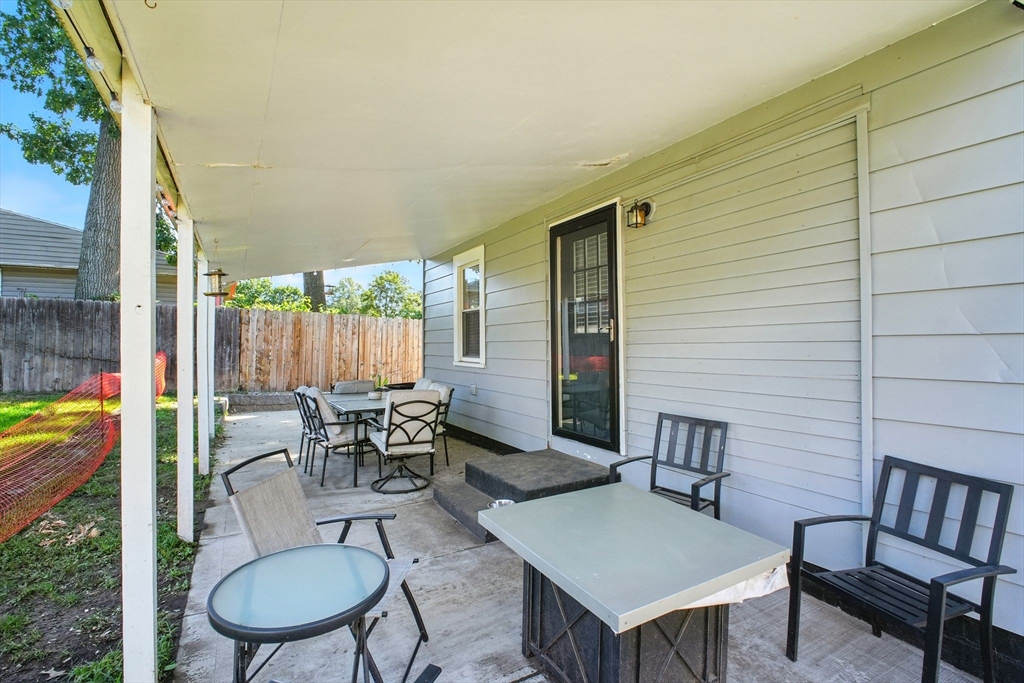98 Rollins Street Springfield, MA 01109 - Photo 18 of 21