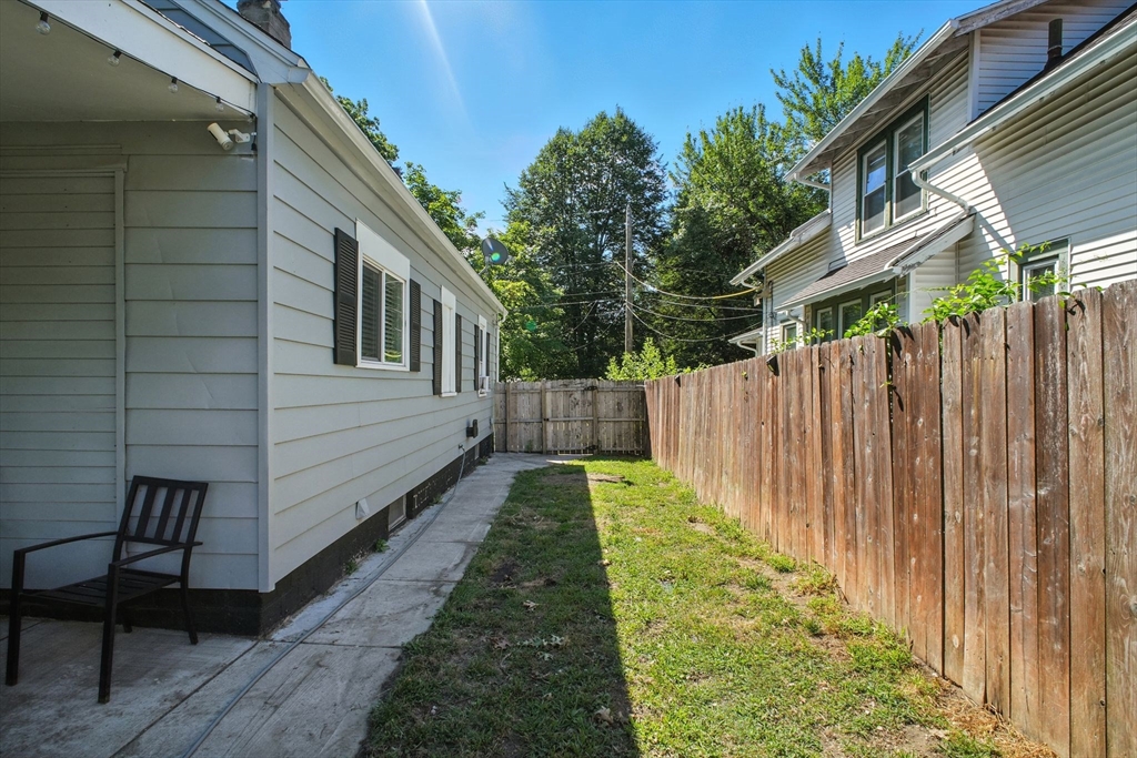 98 Rollins Street Springfield, MA 01109 - Photo 19 of 21