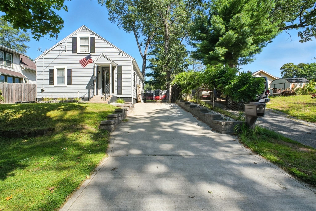 98 Rollins Street Springfield, MA 01109 - Photo 2 of 21