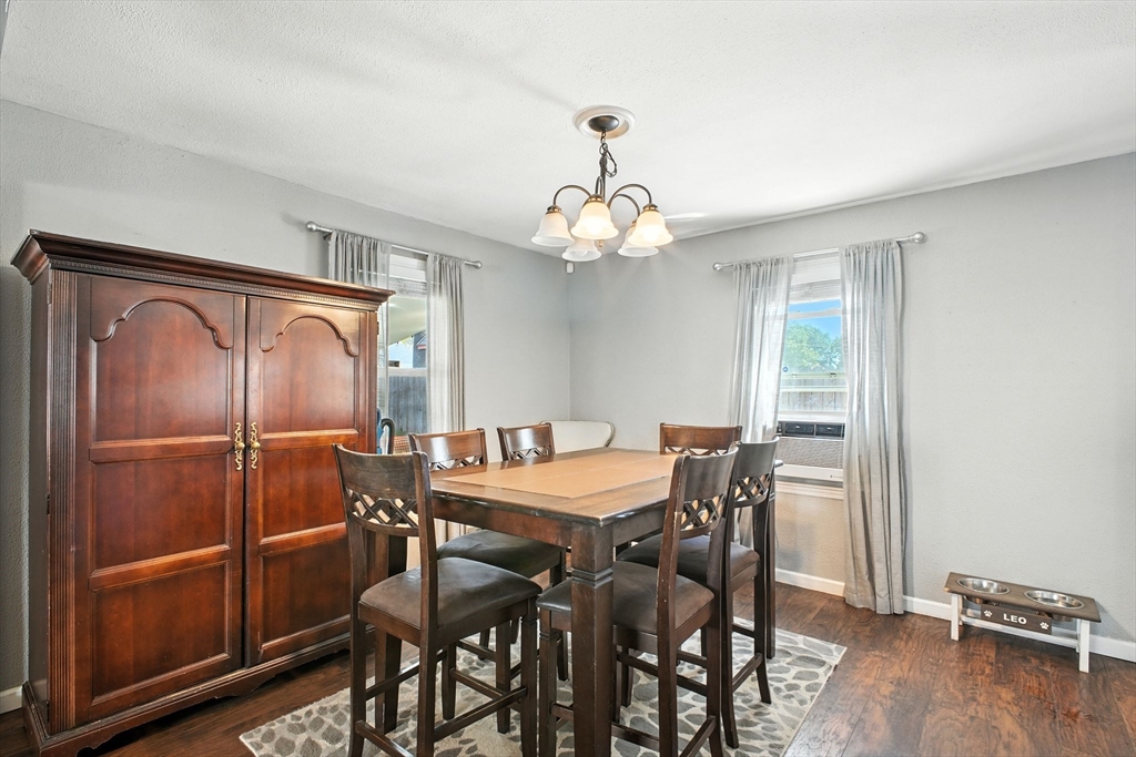 98 Rollins Street Springfield, MA 01109 - Photo 6 of 21