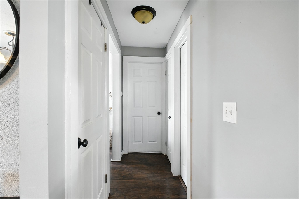 98 Rollins Street Springfield, MA 01109 - Photo 10 of 21