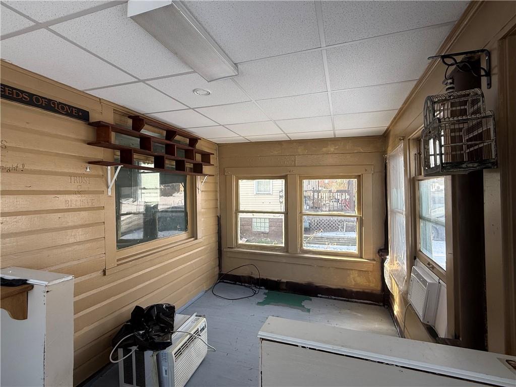 2703 20th St Extension Beaver Falls, PA 15010 - Photo 5 of 45 Just the right size 3 season room area for reading / plant / sitting room