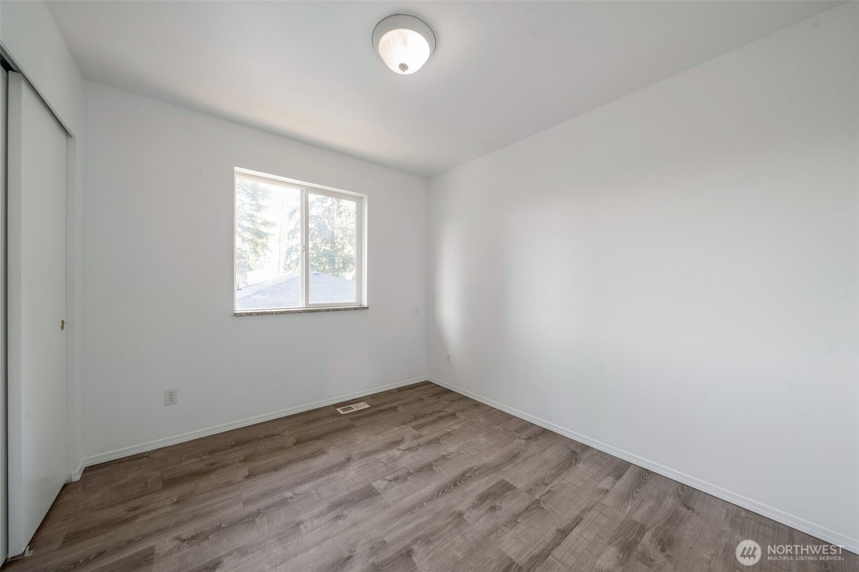9925 South 242nd Place Kent, WA 98030 - Photo 16 of 26