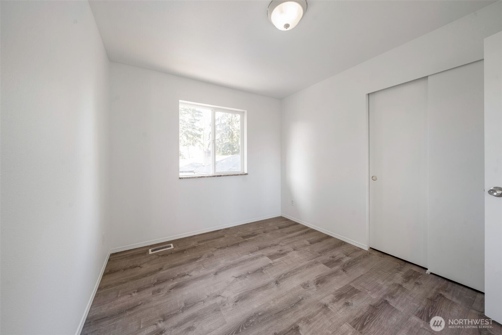9925 South 242nd Place Kent, WA 98030 - Photo 18 of 26