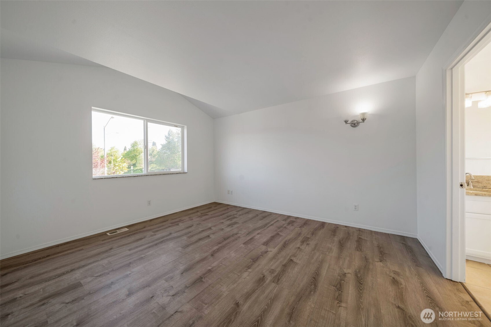 9925 South 242nd Place Kent, WA 98030 - Photo 19 of 26