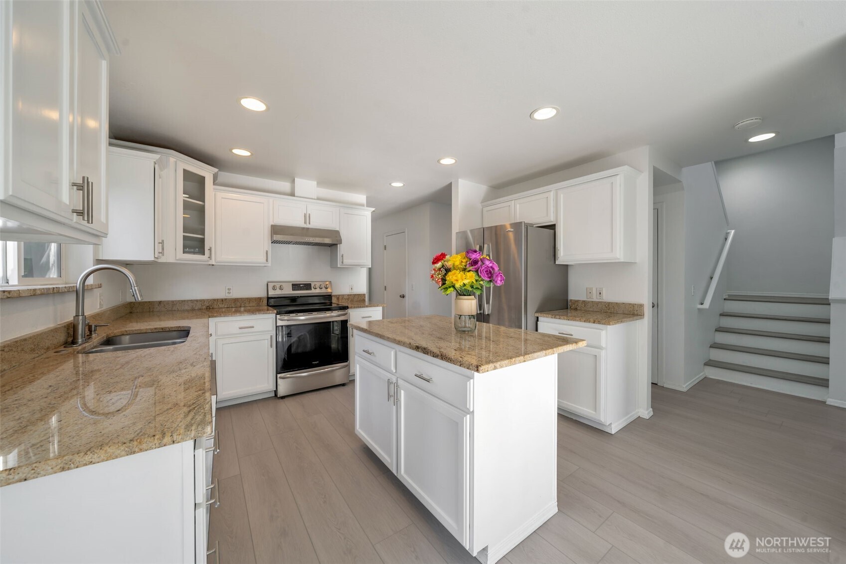 9925 South 242nd Place Kent, WA 98030 - Photo 4 of 26