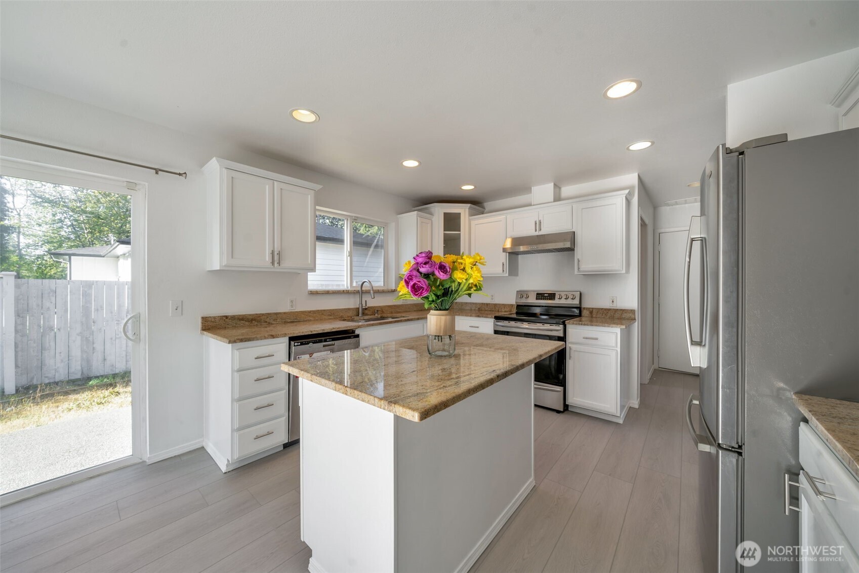 9925 South 242nd Place Kent, WA 98030 - Photo 5 of 26