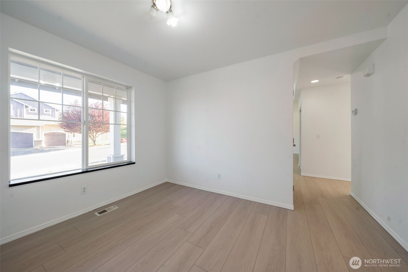 9925 South 242nd Place Kent, WA 98030 - Photo 10 of 26