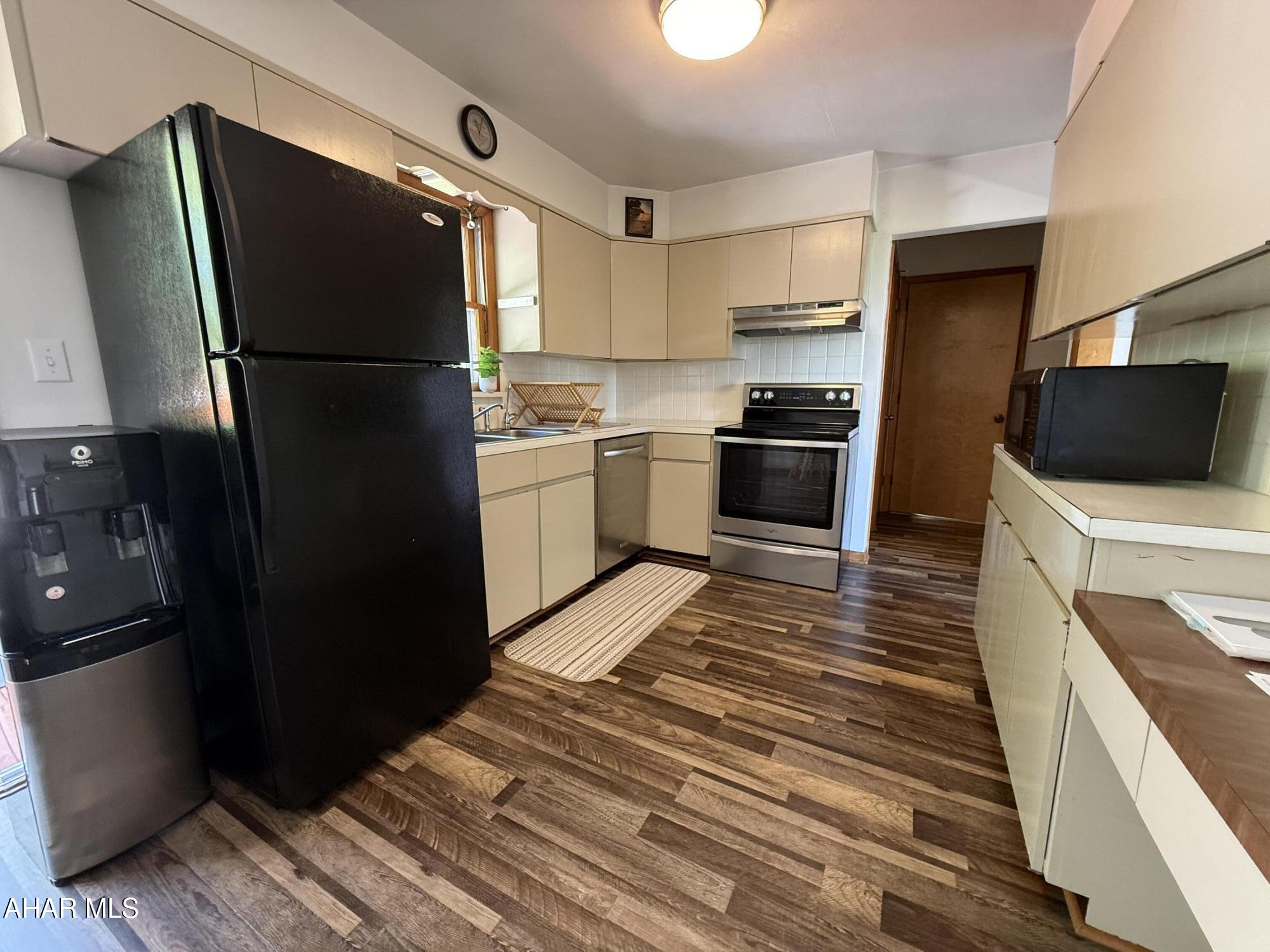 473 Calhoun Road Everett, PA 15537 - Photo 11 of 45 a kitchen with stainless steel appliances granite countertop a refrigerator stove and a sink