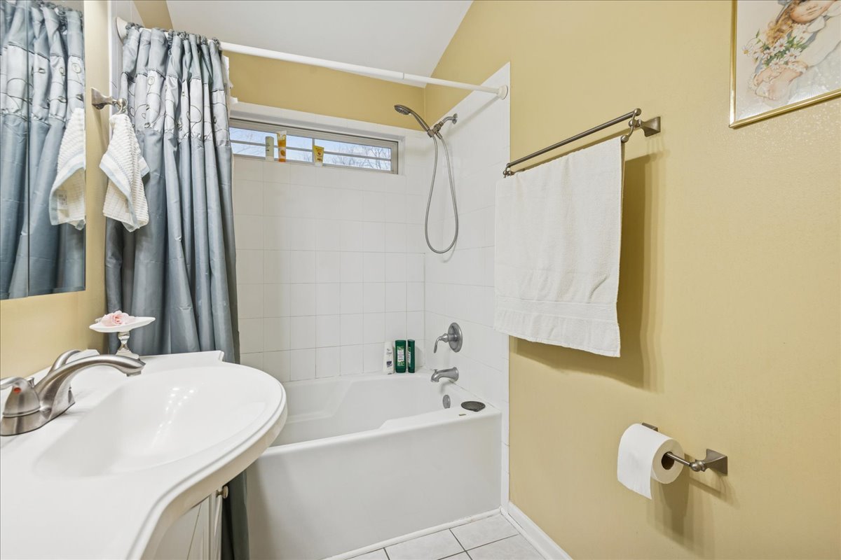 35 Tremont Road Fox Lake, IL 60020 - Photo 15 of 22