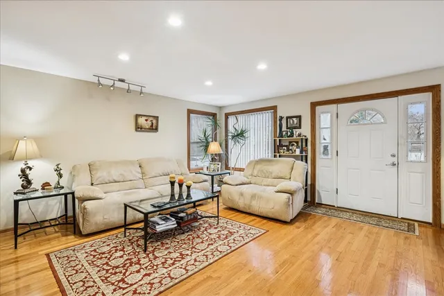 $300,000 | 35 Tremont Road, Fox Lake, IL 60020