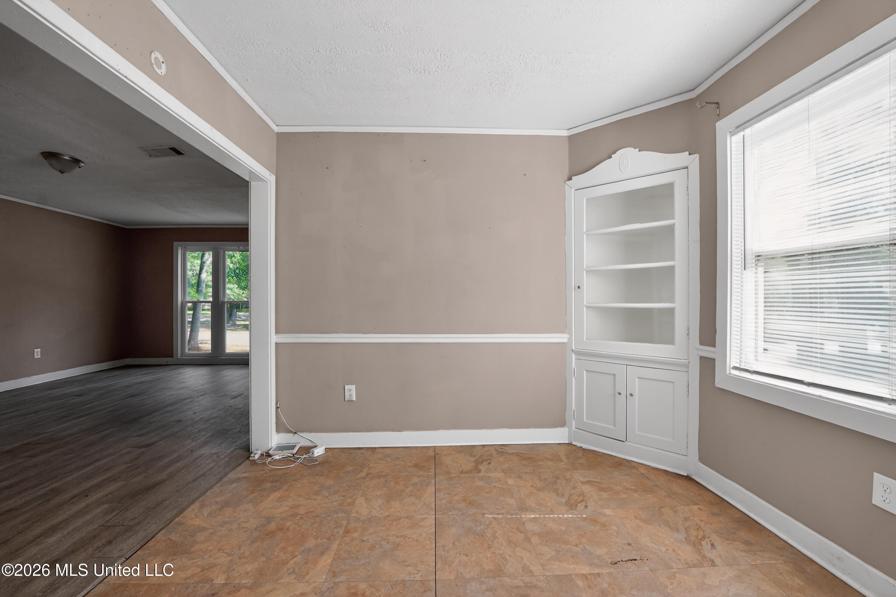 343 Broadmoor Drive Jackson, MS 39206 - Photo 17 of 40 22_343_Broadmoor_Dr-Living_room-6830
