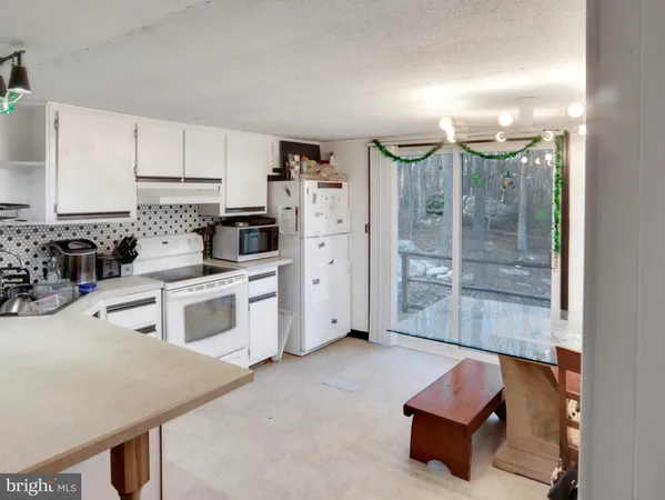 $349,995 | 516 Roberts Road, Great Cacapon, WV 25422