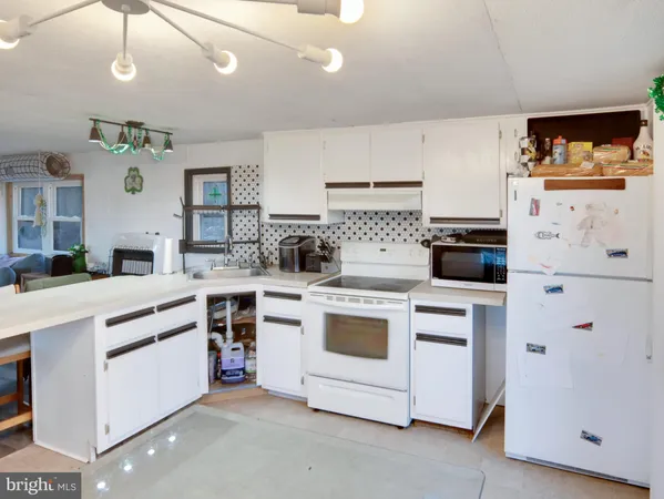 $349,995 | 516 Roberts Road, Great Cacapon, WV 25422