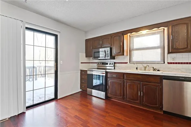 $258,000 | 1610 East Elm Terrace, Olathe, KS 66062