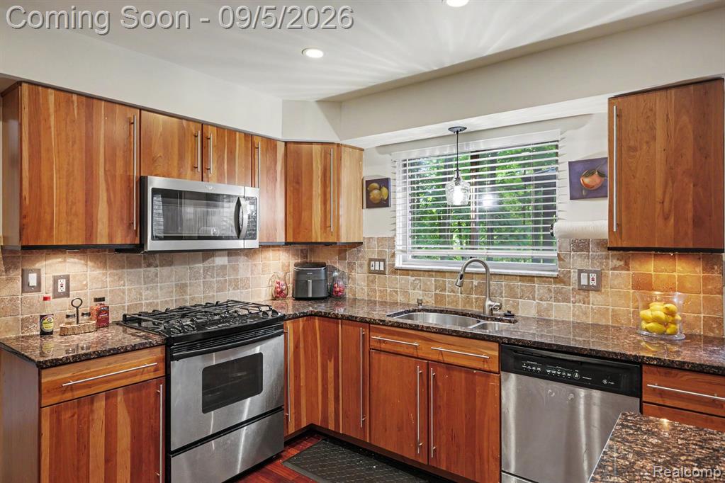 441 Pinehurst Drive Rochester Hills, MI 48309 - Photo 7 of 36 Gallery Image 7
