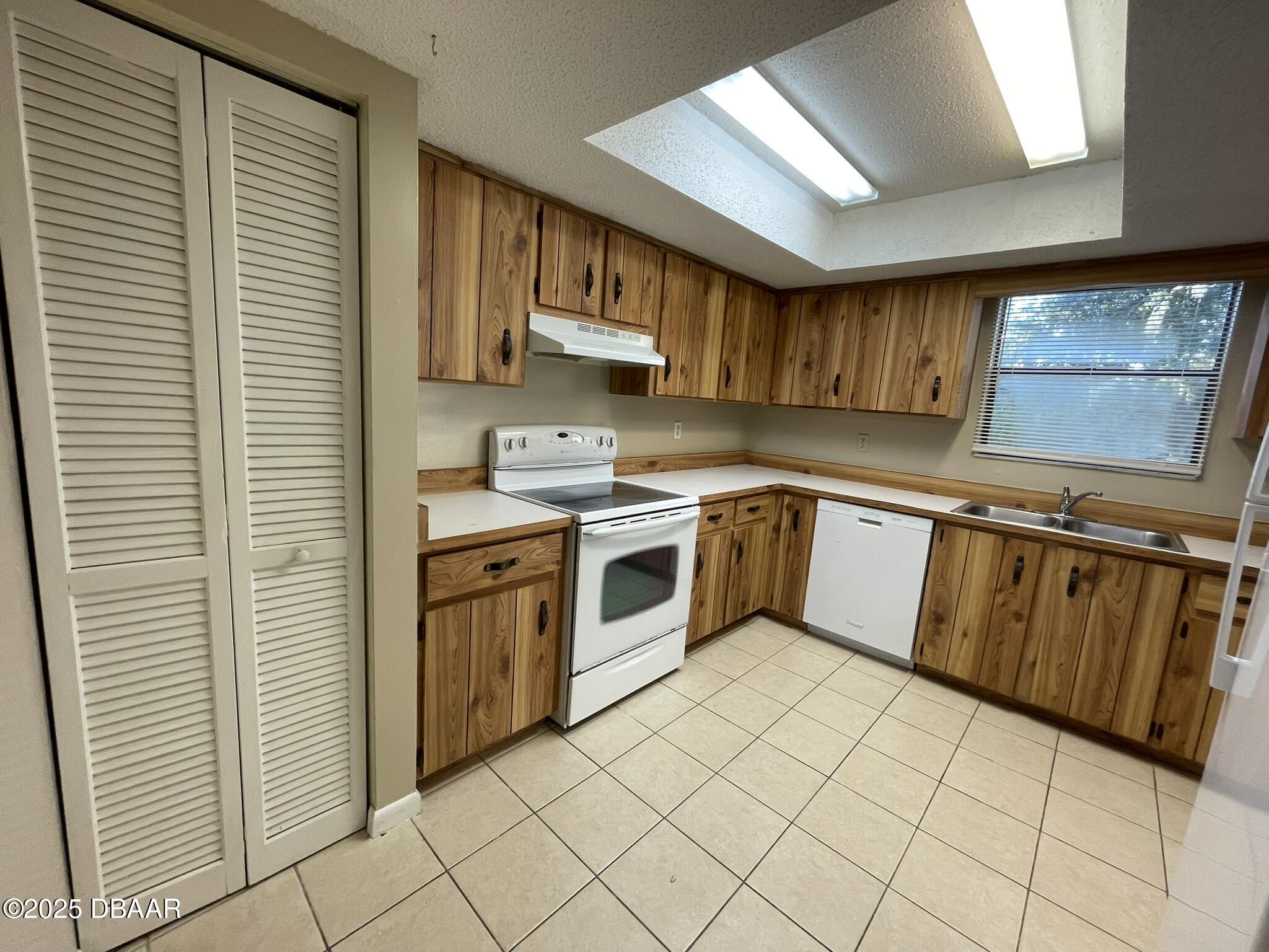 112 Tomoka Meadows Boulevard Ormond Beach, FL 32174 - Photo 4 of 53 a kitchen with a stove sink and cabinets