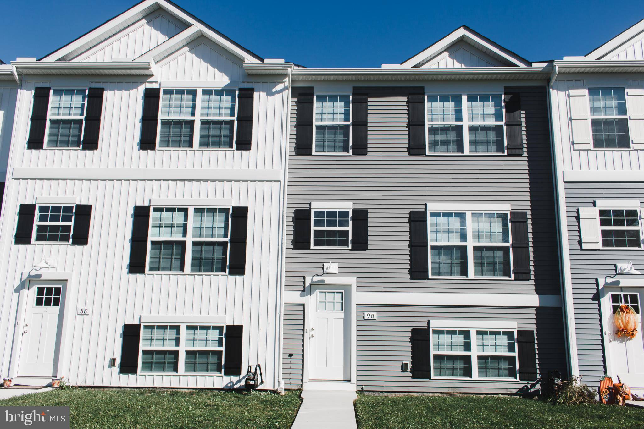 76 Brookside Avenue Hanover, PA 17331 - Photo 2 of 19